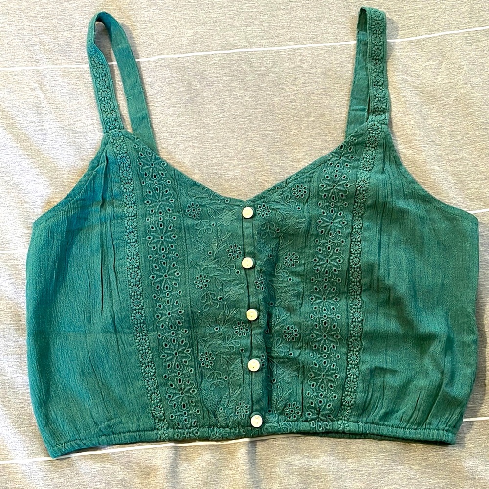 NWOT AE embroidered cropped tank top